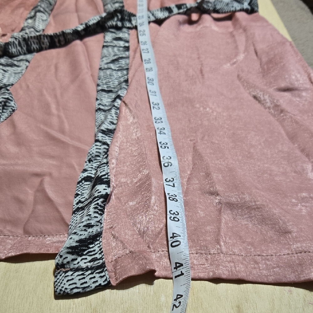 E118 NWT Entro Pink Kimono Robe with Snake Print Accents Open Fron Tie Sm Md Lg - Picture 5 of 8